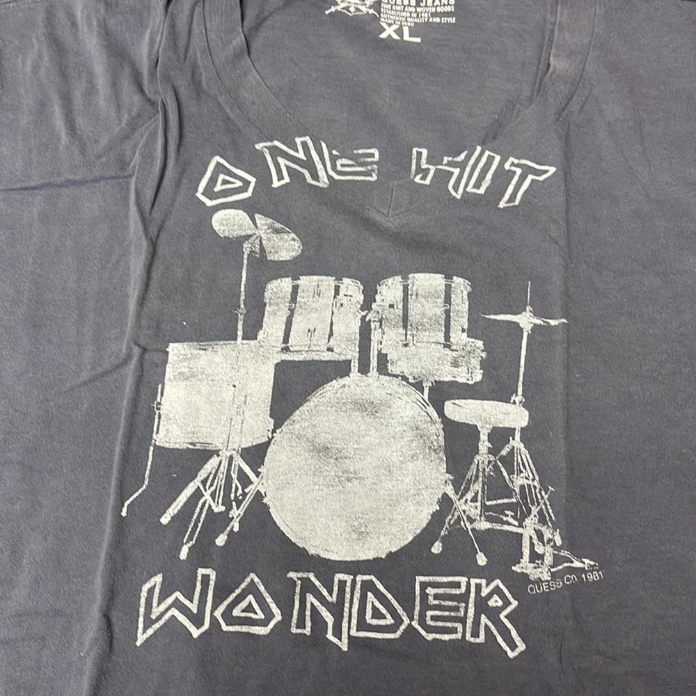 Guess mens gray tshirt gray one hit wonder